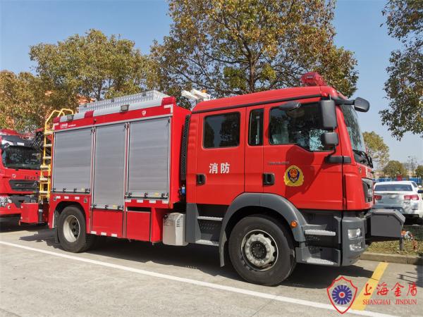 4x2 Drive 213kw Emergency Rescue Fire Truck Equipped 100 Pieces Salvage Tools