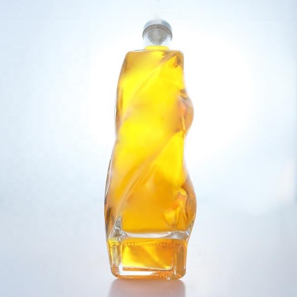 Logotipo personalizado Bottle de vidro em forma especial 700ml 750ml Spirits com tampa de parafuso