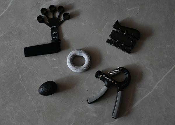 Customize your hand therapy with our 5-piece Finger Grip Training Set, crafted from durable steel and TPR materials.