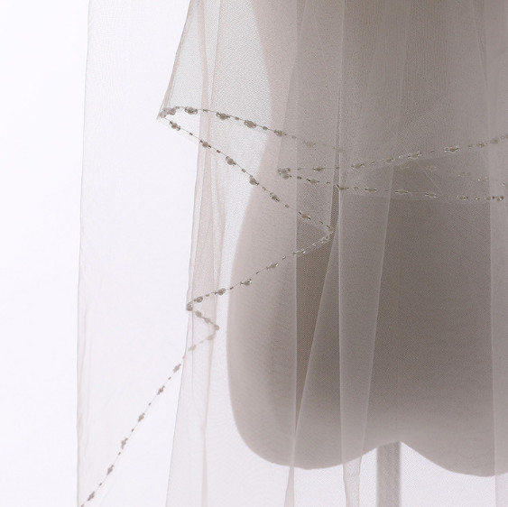Factory direct wholesale bridal veil short double light yarn soft fingertip wedding veil with hair comb  