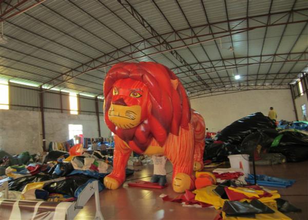 Sinais de publicidade infláveis ​​de desenhos animados comerciais pintura digital leão inflável gigante para exibição