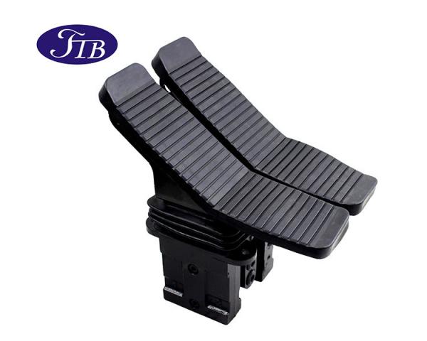 Excavator Hydraulic Parts Foot Pedal For Kobelco / Daewoo / Hyundai / Volvo / Sy