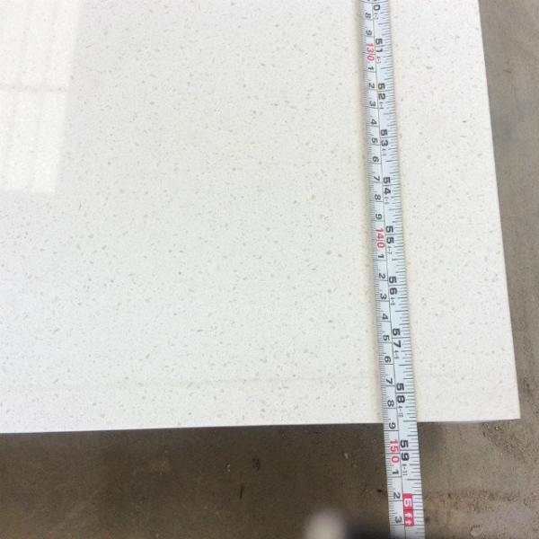 Bathroom White Engineered Quartz Countertops Wear Resistant Eco Friendly