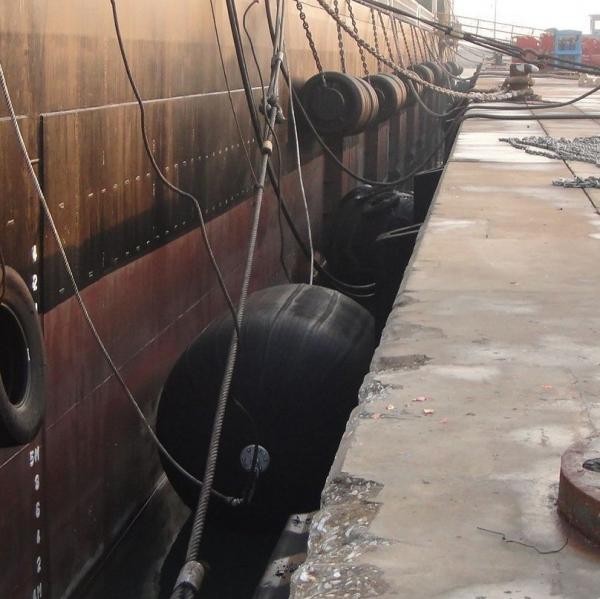 ISO17357 China Yokohama Rubber Bumper  for Tugboat High Air Impermeability Natant Floater