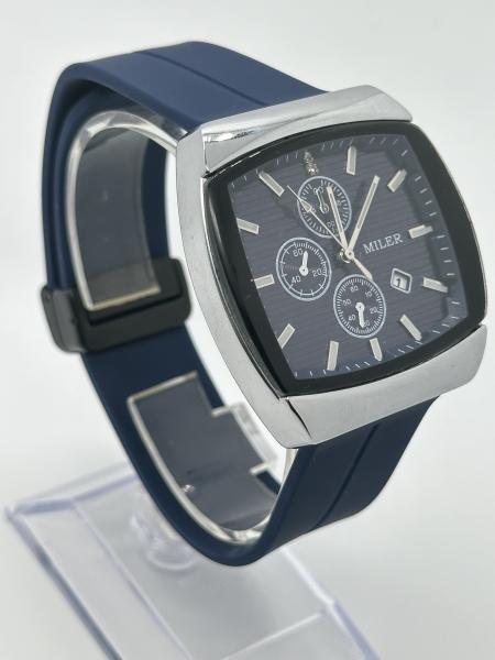 Une montre de poignet en quartz élégant avec ceinture en cuir lumineux pour les professionnels