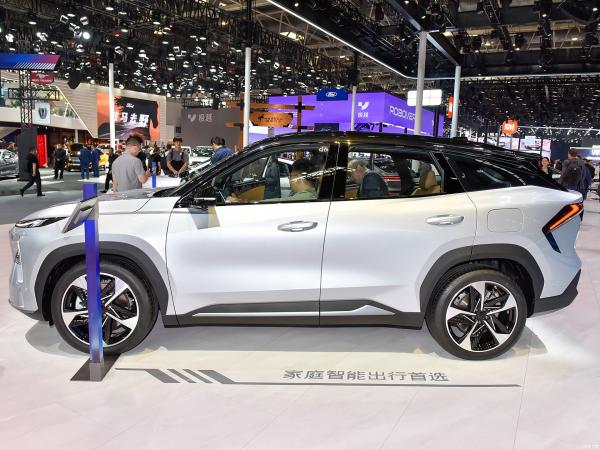 Geely Galaxy L7, powered by 1.5L and 1.5T engines, with a combined range of 1,370km and a pure electric range of 115km. a cost-effective plug-in hybrid SUV.