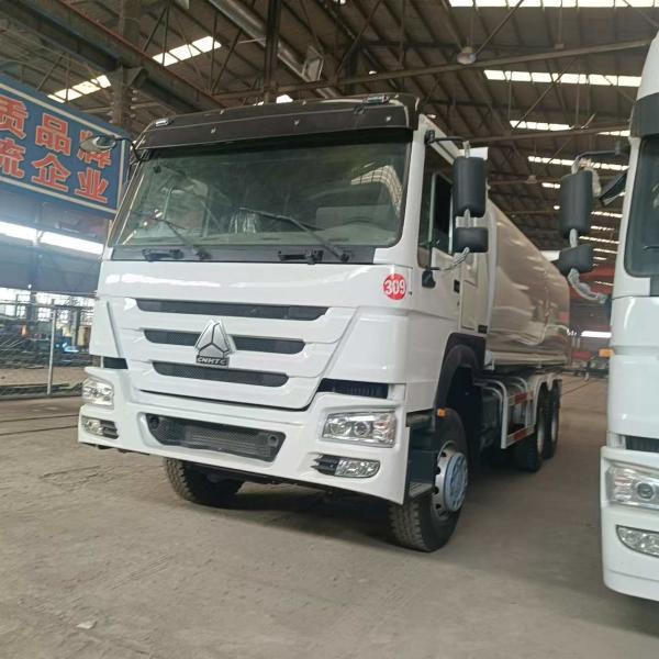 Sinotruk Howo 371 Oil Truck Tanker 2000L 6x4 Second Hand For Fuel Delivery