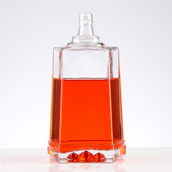 Transparent 500ml Beauty Wine Glass Bottle with Unique Design and Cork Sealing Type
