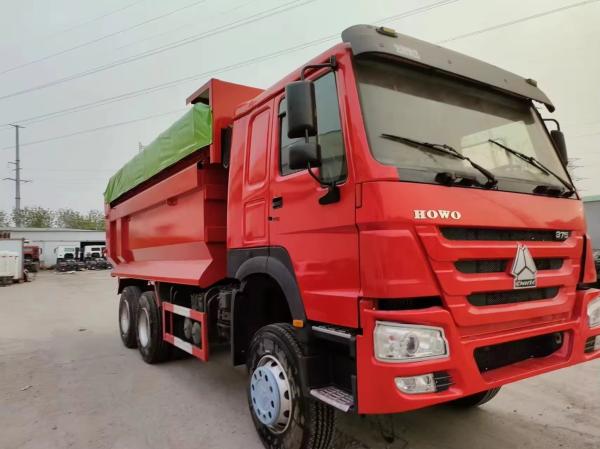 Capacidade do motor de 6 a 8 litros Utilizado HOWO Caminhão de descarga de 12 pneus Caminhões de desvio 6X4 em vermelho