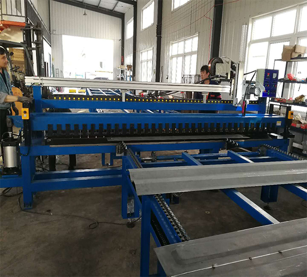 Máquina de soldadura automática de placas metálicas finas MIG Splicing Máquina de soldadura de placas metálicas de 3000 mm