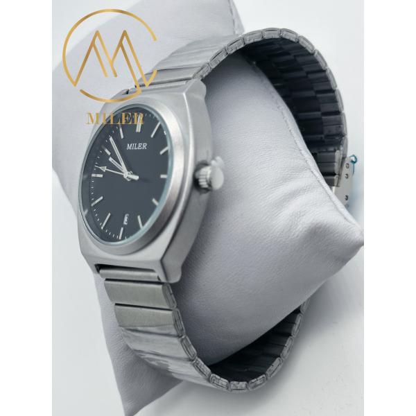 OEM Buen precio Reloj de muñeca de cuarzo de acero inoxidable Reloj de banda para hombres