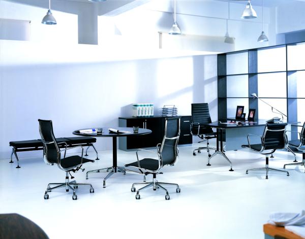 Ribbed Look Aluminum Group Management Chair For Large Conference Tables