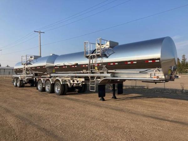 CIMC New Design Super B-Tank Diesel Fuel Tanker Truck Wheel for Oil, Water, Chemical Storage & Refueling Steel Storage