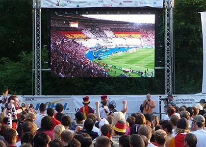 manutenção dianteira fora da parede video grande do diodo emissor de luz do ângulo de visão P10 para o evento de esportes do estádio