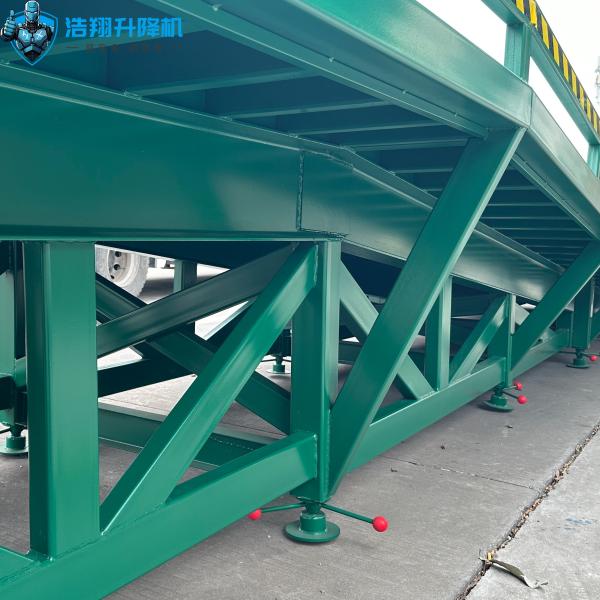 Mobile Retractable Loading Hydraulic Dock Ramp Platform For Forklift Shipping Containers 12T-12M