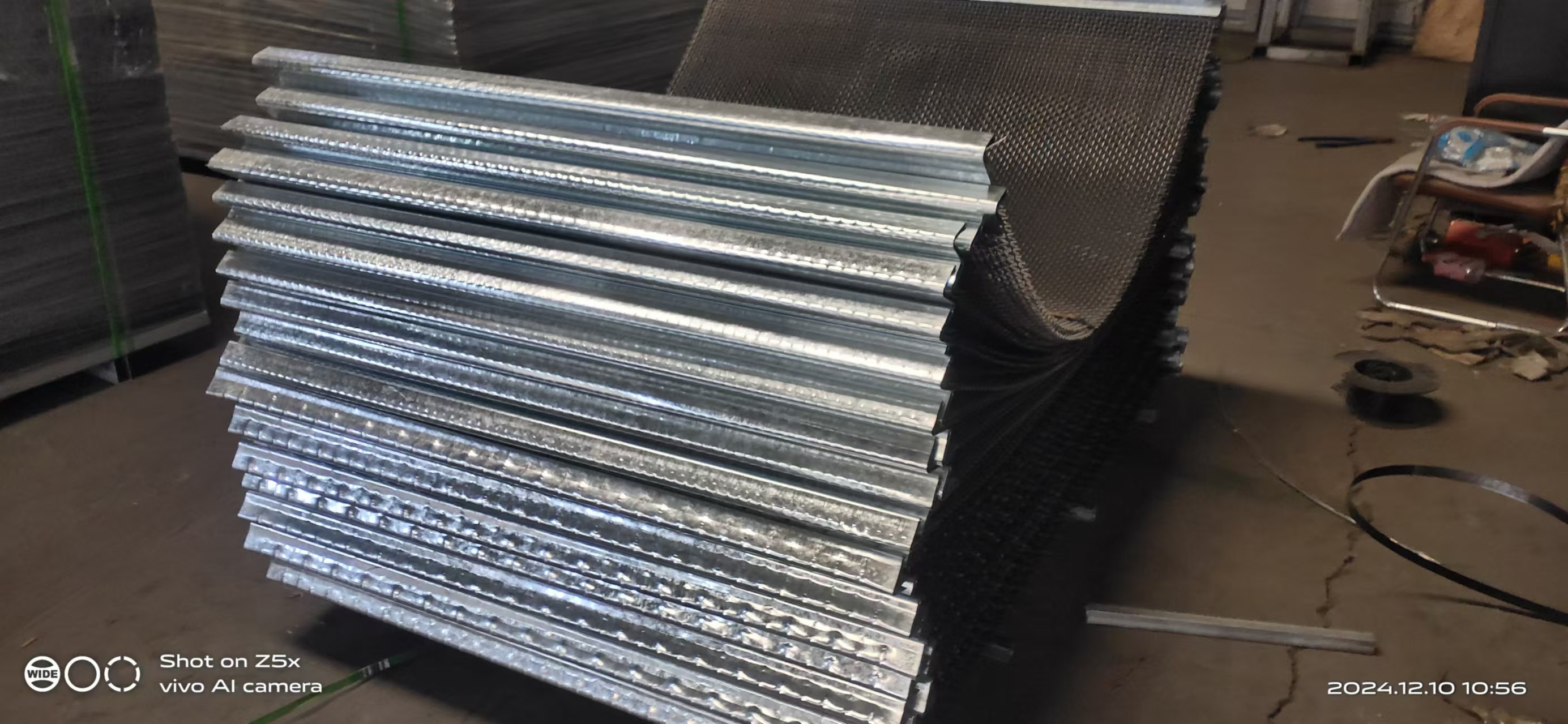 Простой плетеный сетчатый сетчатый сетчатый экран 6.0 Mm Dia Sheath Metal Hooked Edges