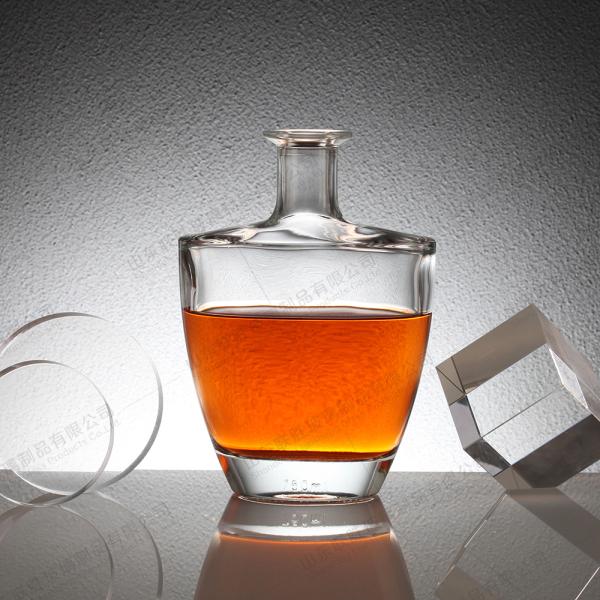 Здоровая стеклянная бутылка без свинца для горячего штампования Золотая бутылка с алкоголем