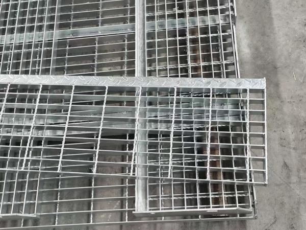 30 mm Bar de roulement espacement anti-rouille grille en acier soudé avec la technologie de soudage sous pression de la machine
