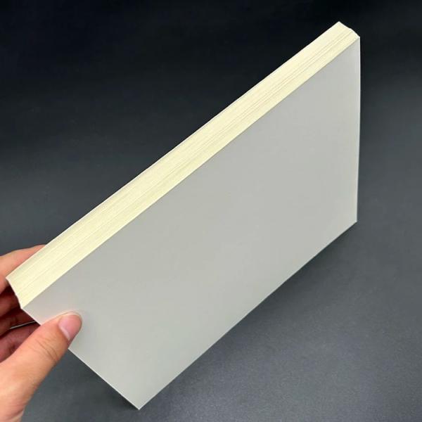 Papier d'art C2S couché blanc recto verso de forme personnalisée sans bois pour impression