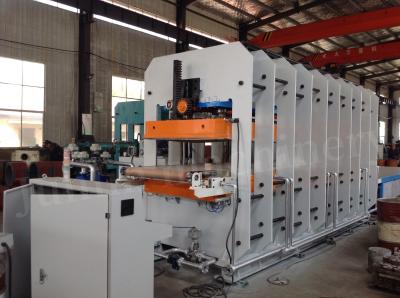 Presse à vulcaniser à plateaux 2000T / 1800×1800mm, type à cadre, pour le traitement du caoutchouc