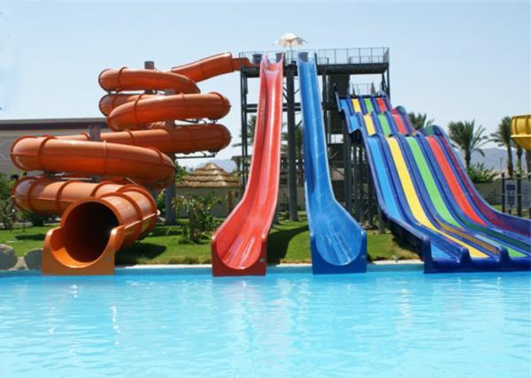 As crianças/água personalizada interativa adulta da corrediça de água do parque do Aqua brincam