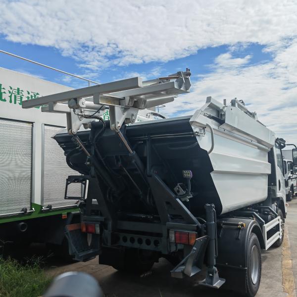 Isuzu Rear Loader Garbage Truck  Food Waste Disposal Truck For Efficient Garbage Compression