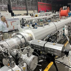 Plastic PVC HDPE PPR Three Layer Co Extrusion Pipe Making Machine Water Supply Pipe Production Line with High Performance Extruder