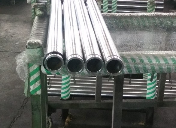 Покрынная кромом прочность выхода 355 N/MM2 стального полого плунжерного штока высокая