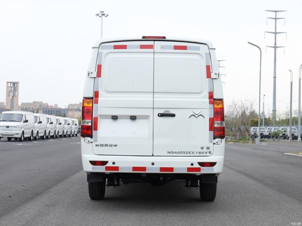 80 Km/H Electric Cargo Van Environmentally Friendly Transport With Large Cargo Container