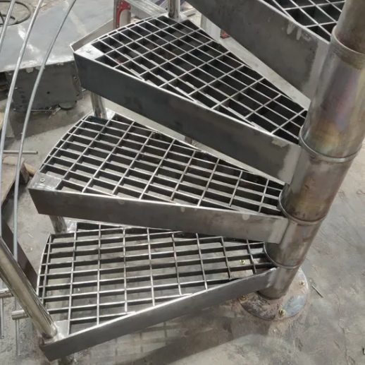 Galvanized Steel Grating with High Strength and Anti-Slip Properties for Workshop Safety