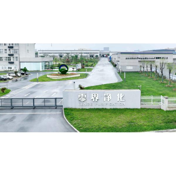 Нержавеющая сталь с плоской верхней частью обеспечивает восьмидверный шкаф с замком