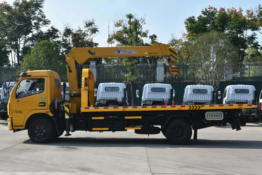 DFAC 6 Wheels Road Recovery Flatbed Wwrecker Tow Truck with Crane