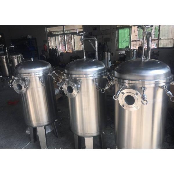 Équipement industriel de purification de l'eau avec sortie DIN