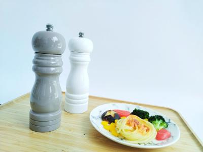 Effortless Grinding With Manual Wooden Salt And Pepper Grinders 5x16.3cm Size