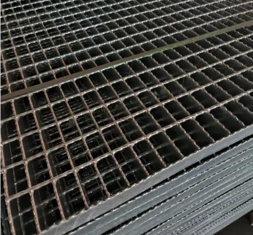 Heavy Duty Galvanized Serrated Steel Grating - Pressure Locked Bar Grating for Industrial Platforms