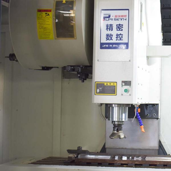 VMC Four Axis CNC Milling Machine 1500x420mm Work Table Strong Rigidity