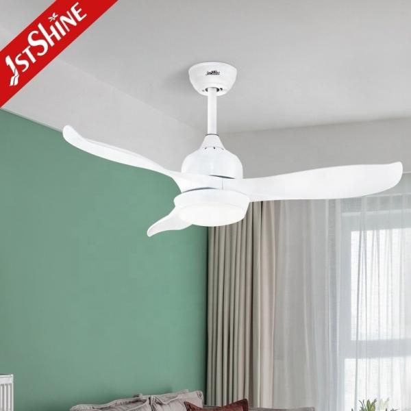 Melhore sua casa com este simples ventilador de teto LED branco e controle remoto