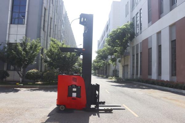 mediana Encomenda Camião de elevação de empilhadeiras 1500 KG Encomenda Elevador de empilhadeiras
