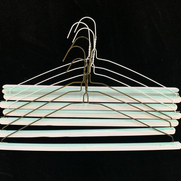 16inch/40cm Hanger Size Coated White Wire Hangers Lightweight and Versatile for Durable Closet Organization