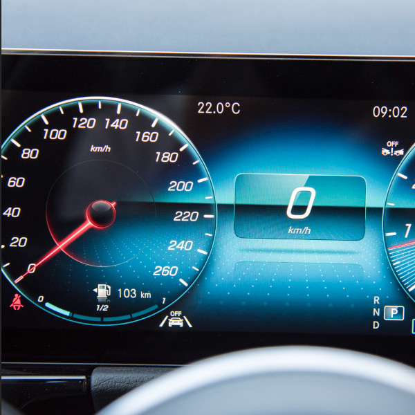 Mercedes-Benz 2023 GLA 200  version Gasolin Compact SUV Avto Electro Excellent