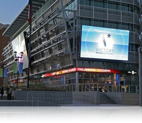 Área exterior resistente à água High Power Fashion P10 HD Super Bright LED Screen Video Adequado para ruas, centros comerciais, etc.