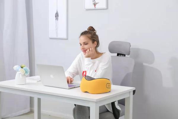 Graphene Electric Heating Pillow U Shaped 45degree Temperature ODM For Neck Massager