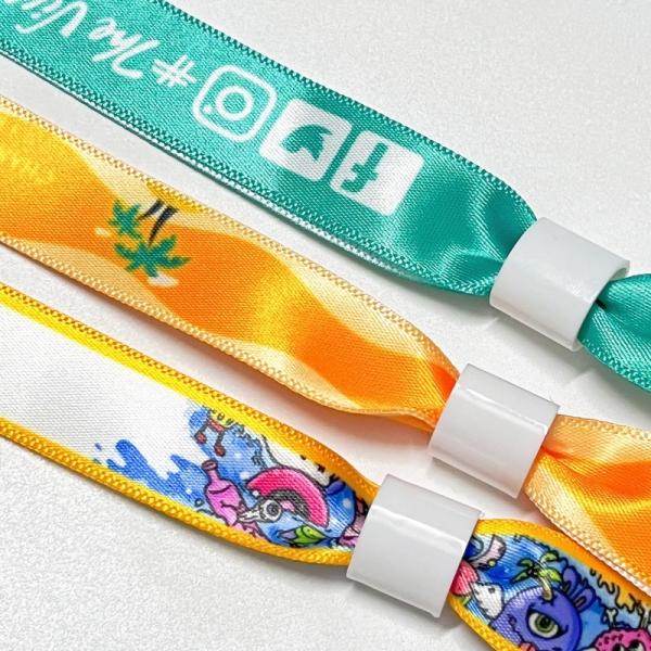 Fournisseur Bracelets en tissu Festival Concert Promotion Événement Ruban de tissu avec différents modèles Livraison rapide