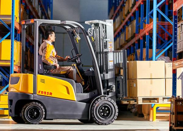 empilhadeira posta elétrica do estojo compacto de 2500kg 48V com pneumático contínuo