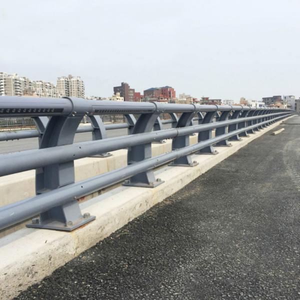 Outdoor Bridge Guardrail Barrier Customized Sand Casting Spraying Traffic Guard Rail