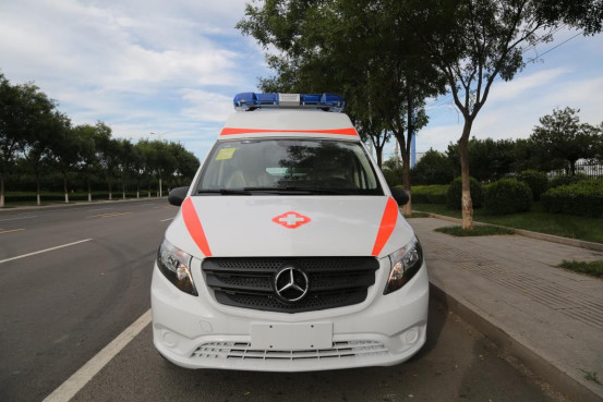 Medical Mercedes Benz Ambulance Gasoline 7 Seats 4×2 White