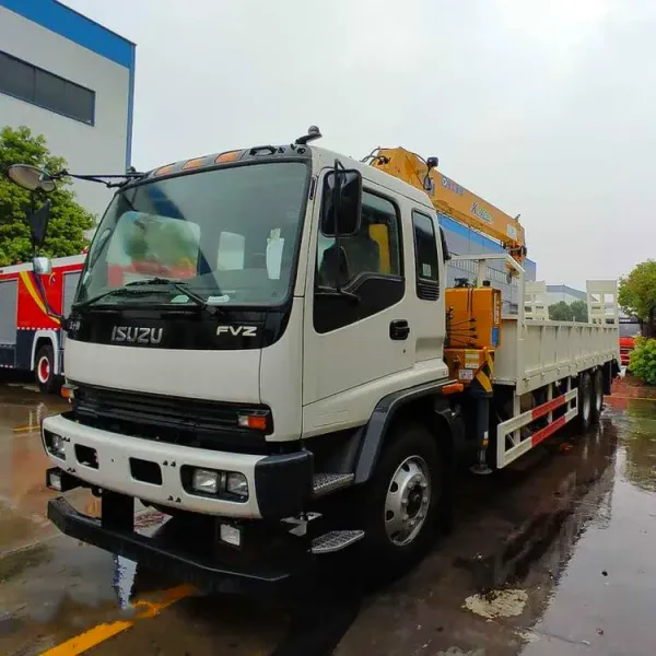 Isuzu Giga Hino 700 4X2 Folding Arm Crane 8 Tons Truck Mounted