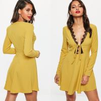 Mini robe de décolleté en V profond élégant mûr sexy avec la dentelle