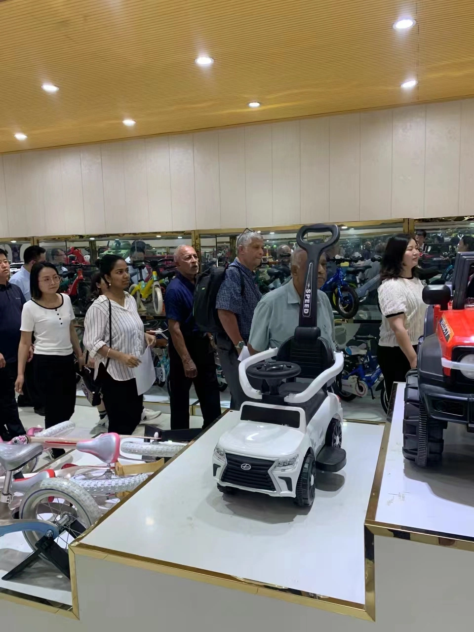 3-8 лет Мальчики Девочки Пластиковые Дети 3-колесный скутер 3-колесный стоячий скутер 30 кг