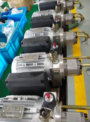 Bomba de engrenagem hidráulica do motor 2.5cc/R de AC220V 0.75KW 1440rpm 50hz com o tanque 6L de aço